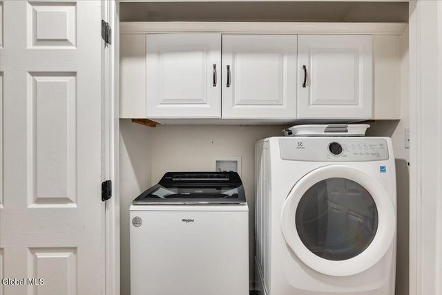 16 Paar Way, Halfmoon, NY 12118