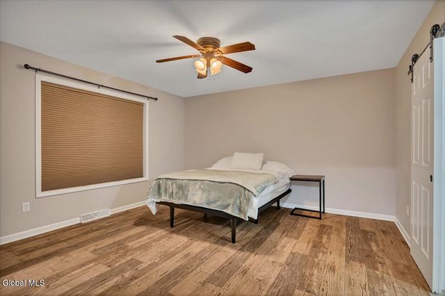 16 Paar Way, Halfmoon, NY 12118