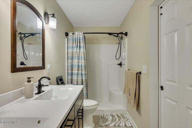 16 Paar Way, Halfmoon, NY 12118