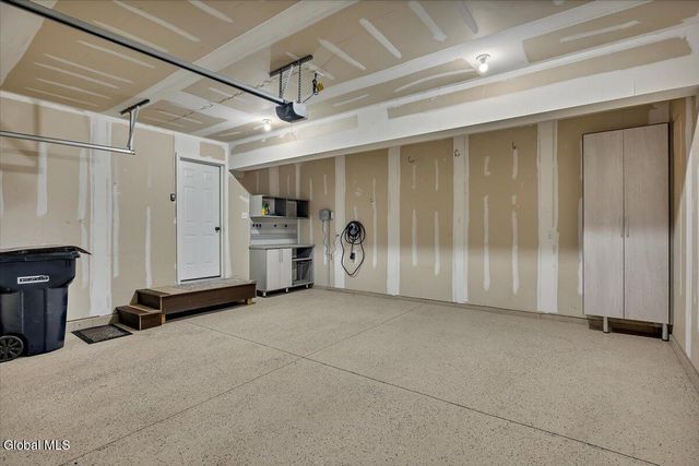 16 Paar Way, Halfmoon, NY 12118