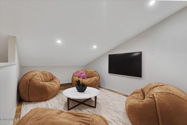 16 Paar Way, Halfmoon, NY 12118