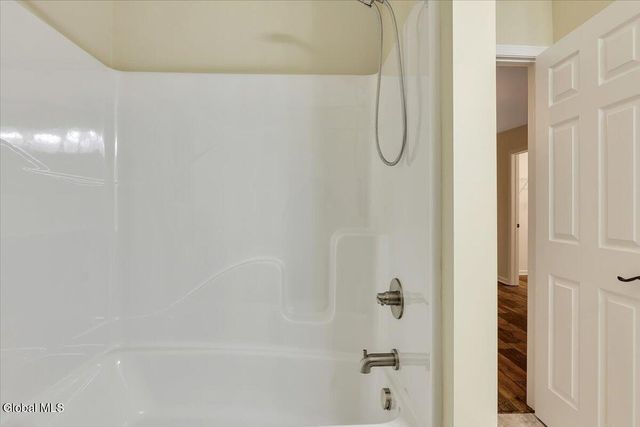 16 Paar Way, Halfmoon, NY 12118