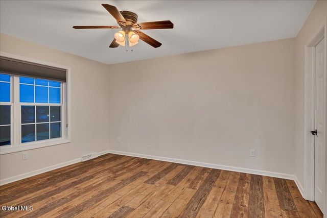 16 Paar Way, Halfmoon, NY 12118