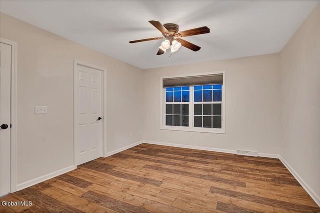 16 Paar Way, Halfmoon, NY 12118