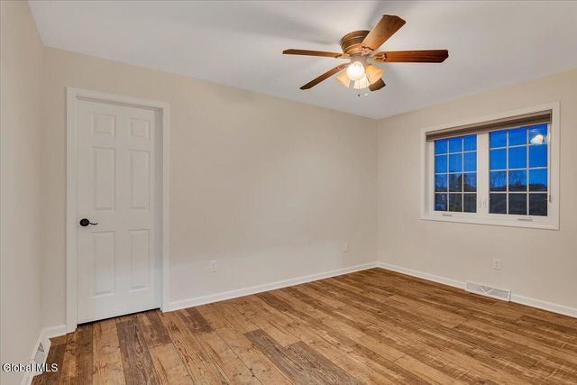 16 Paar Way, Halfmoon, NY 12118