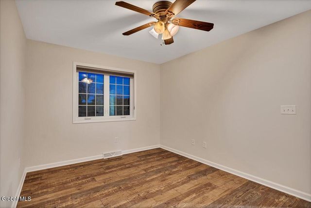 16 Paar Way, Halfmoon, NY 12118