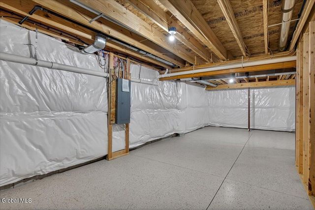 16 Paar Way, Halfmoon, NY 12118