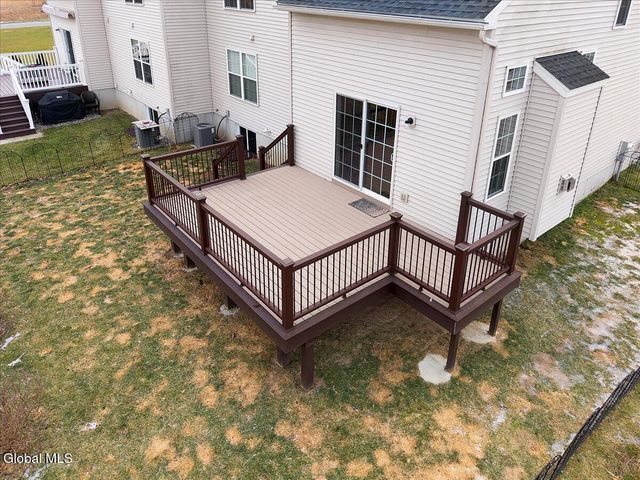 16 Paar Way, Halfmoon, NY 12118