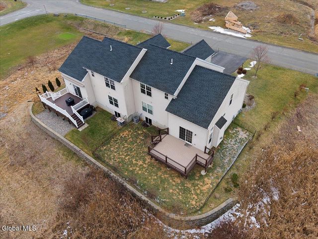 16 Paar Way, Halfmoon, NY 12118