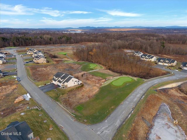 16 Paar Way, Halfmoon, NY 12118