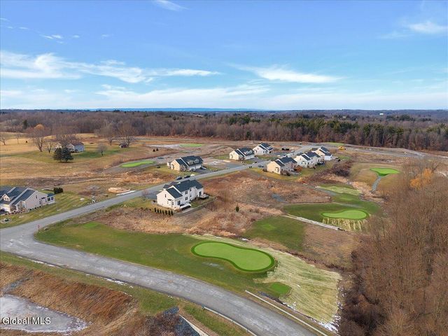 16 Paar Way, Halfmoon, NY 12118