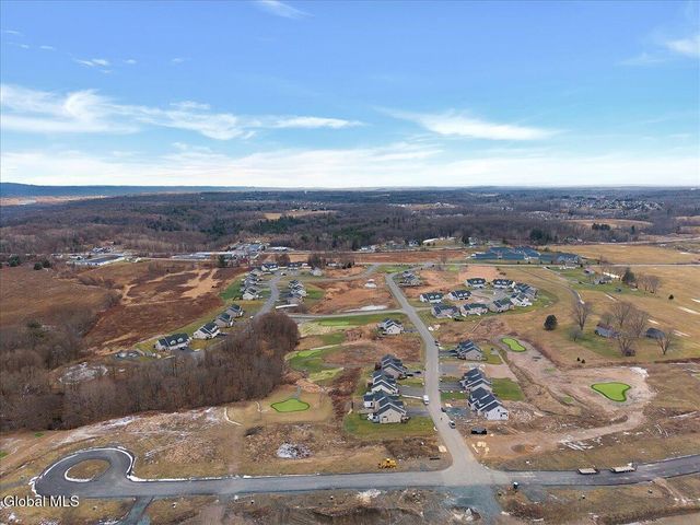 16 Paar Way, Halfmoon, NY 12118