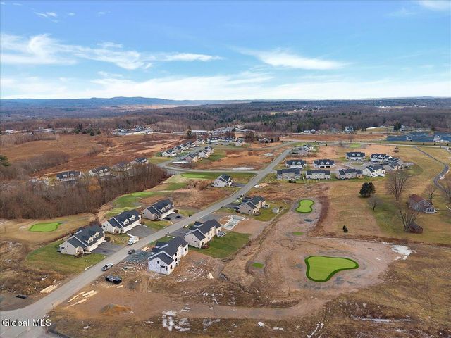 16 Paar Way, Halfmoon, NY 12118