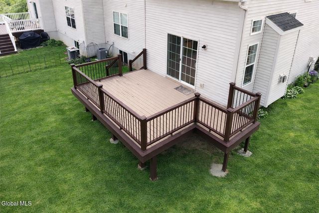 16 Paar Way, Halfmoon, NY 12118