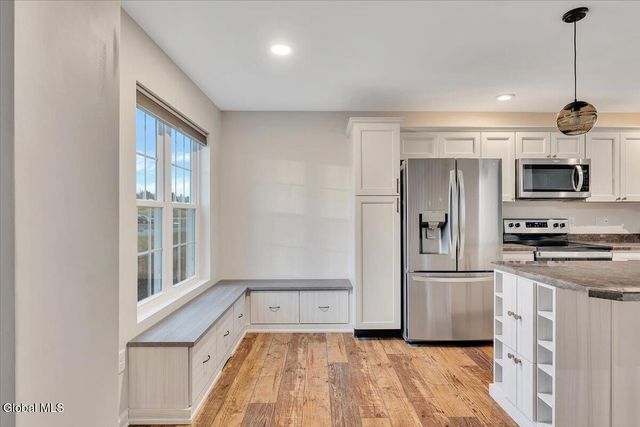 16 Paar Way, Halfmoon, NY 12118