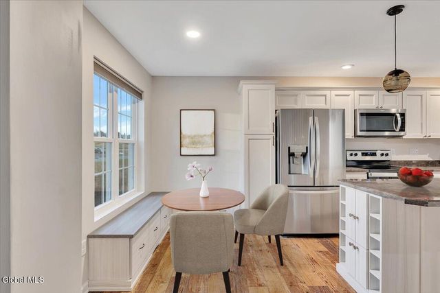 16 Paar Way, Halfmoon, NY 12118