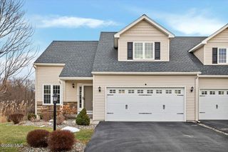 16 Paar Way, Halfmoon, NY 12118