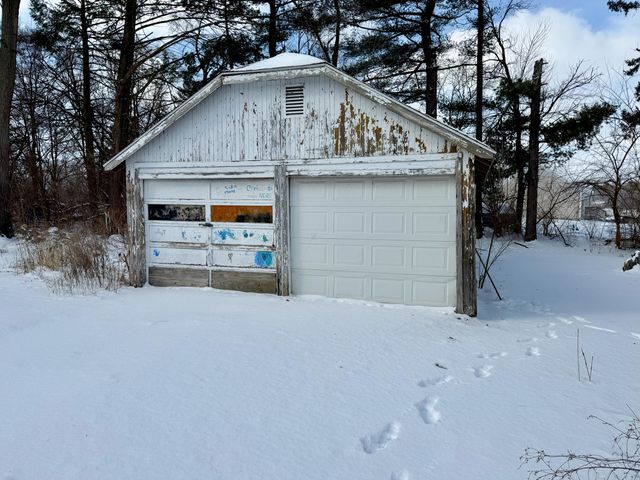 211 W Main Street, Medaryville, IN 47957