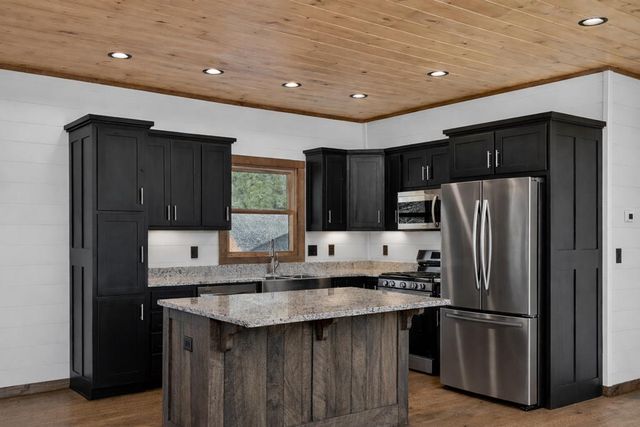 142 Red Oak Trail, Ellijay, GA 30540