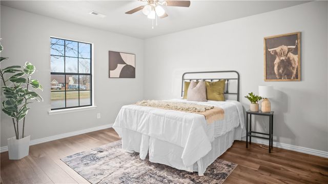 215 Winesap Lane, Bentonville, AR 72712