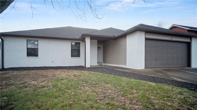 215 Winesap Lane, Bentonville, AR 72712