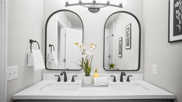 215 Winesap Lane, Bentonville, AR 72712