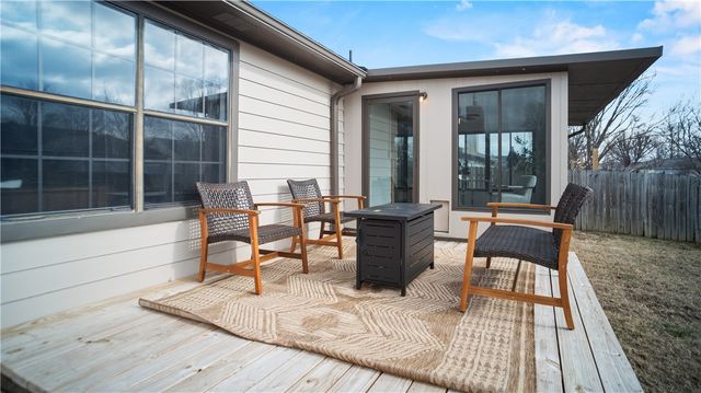 215 Winesap Lane, Bentonville, AR 72712