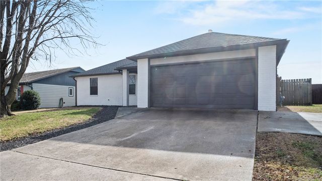 215 Winesap Lane, Bentonville, AR 72712