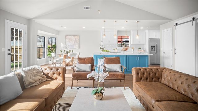 215 Winesap Lane, Bentonville, AR 72712