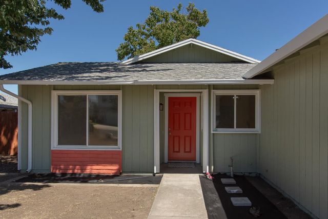 227 Mulberry Cir, Lodi, CA 95240