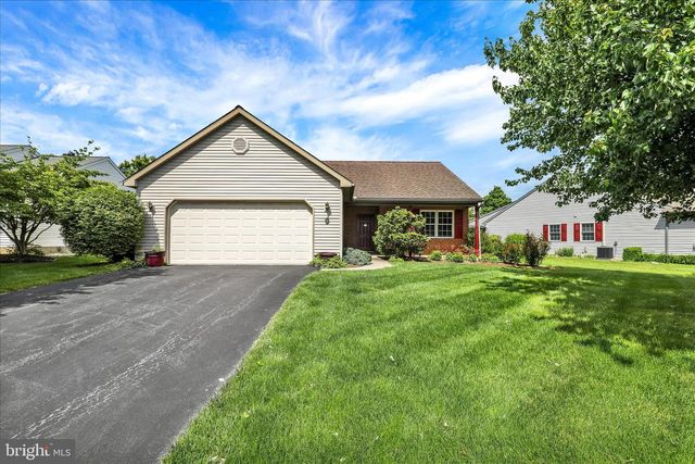 14 SPRINGHOUSE DR, Myerstown, PA 17067