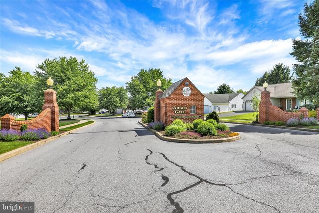 14 SPRINGHOUSE DR, Myerstown, PA 17067