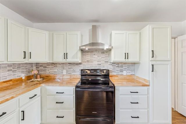 1303 S 9th Street, Chickasha, OK 73018