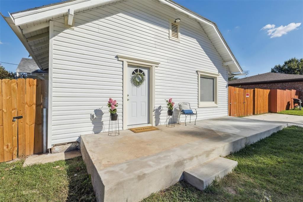 1303 S 9th Street, Chickasha, OK 73018