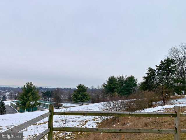 14 NORTHVIEW DR, Carlisle, PA 17013