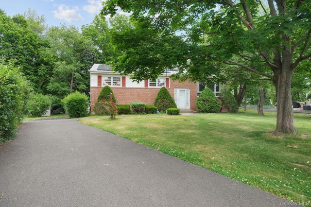 11 Ona Lane, New Windsor, NY 12553