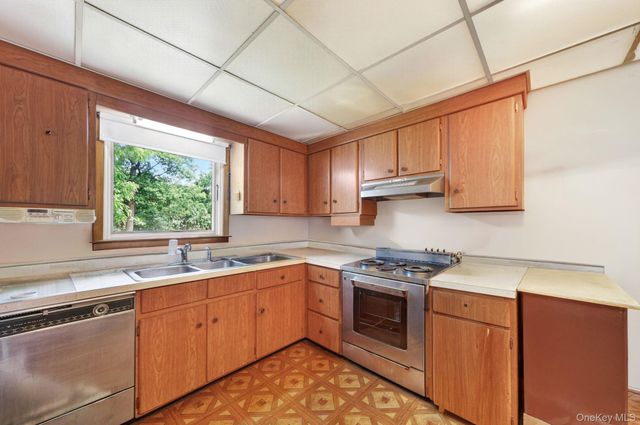 11 Ona Lane, New Windsor, NY 12553