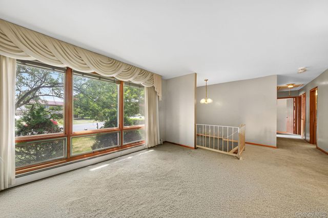11 Ona Lane, New Windsor, NY 12553