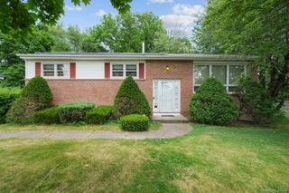 11 Ona Lane, New Windsor, NY 12553