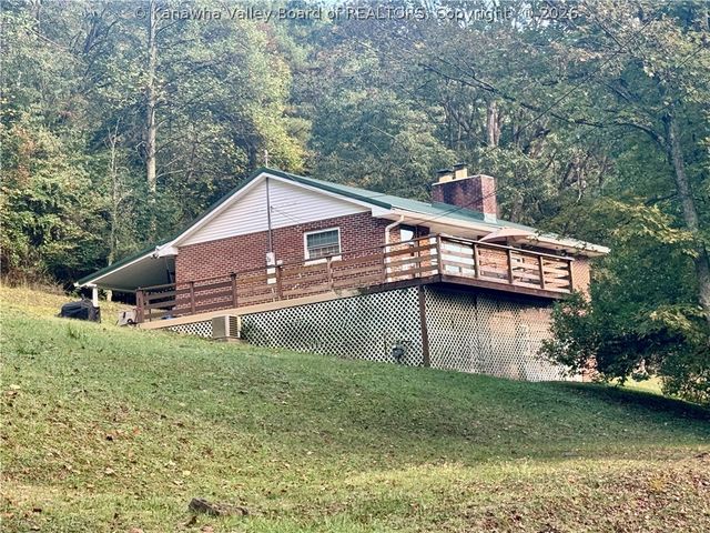 3028 Frame Road, Elkview, WV 25071