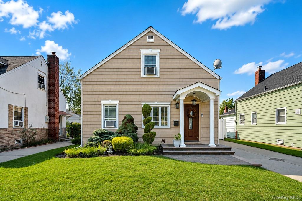 22 Shine Place, Valley Stream, NY 11581 — photo 2