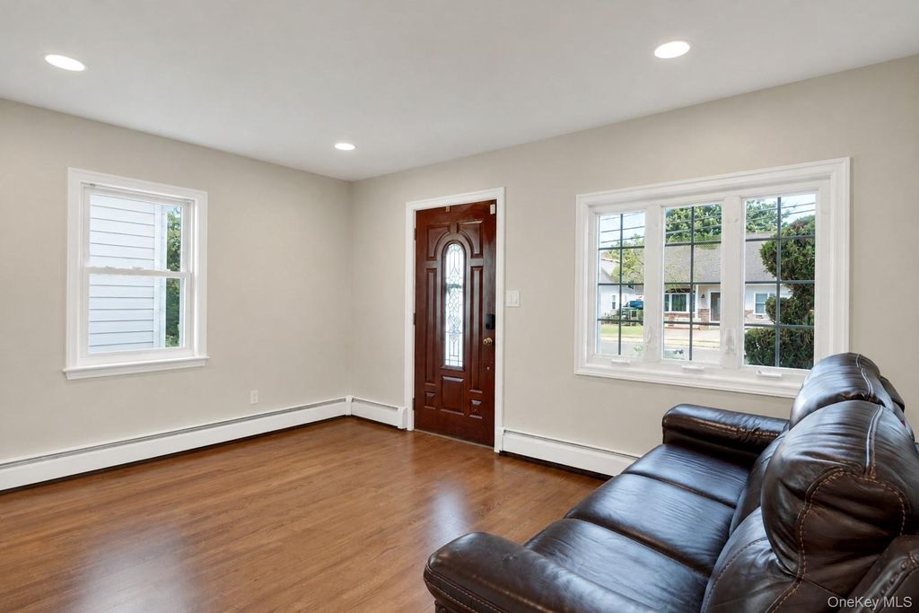 22 Shine Place, Valley Stream, NY 11581 — photo 5