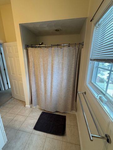 12B Chester Rd B, North Reading, MA 01864