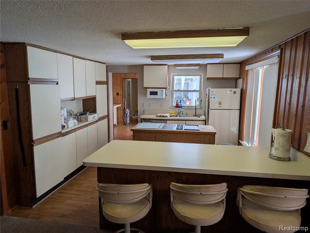 8461 Woodland Shore Drive, Brighton, MI 48114