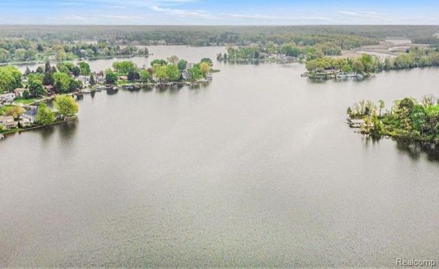 8461 Woodland Shore Drive, Brighton, MI 48114