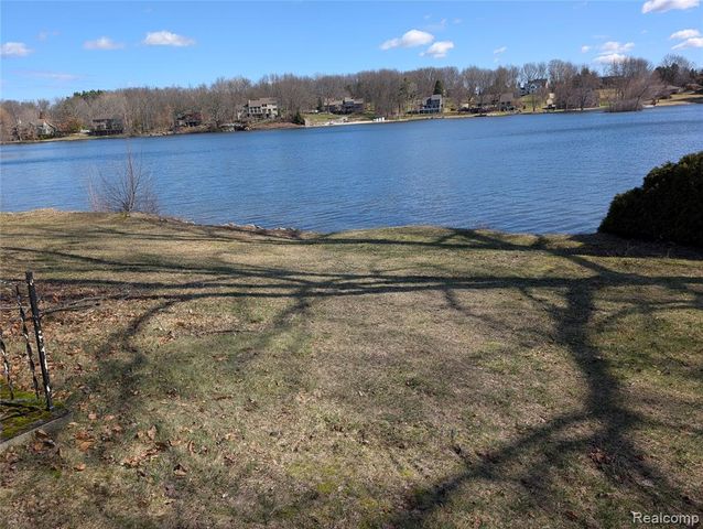 8461 Woodland Shore Drive, Brighton, MI 48114