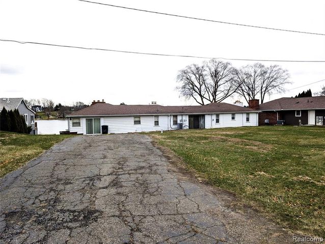 8461 Woodland Shore Drive, Brighton, MI 48114
