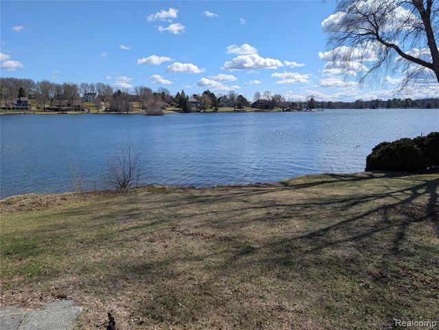 8461 Woodland Shore Drive, Brighton, MI 48114
