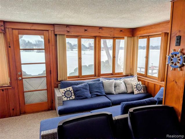 8461 Woodland Shore Drive, Brighton, MI 48114
