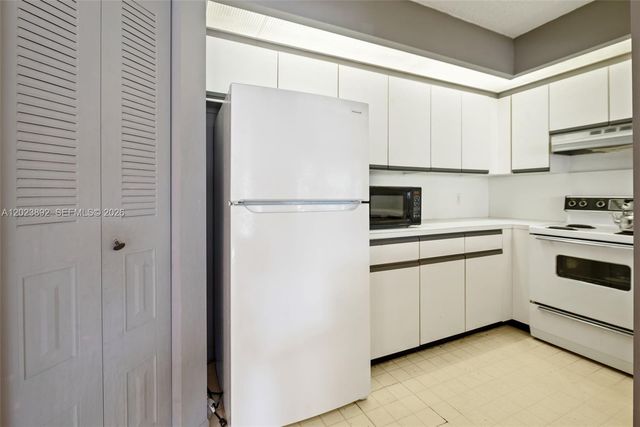 12600 SW 5th Ct 212L, Pembroke Pines, FL 33027